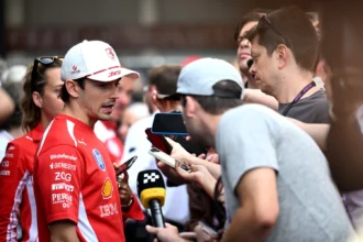 Gagal Finis Akibat Rem dan Aspal, Charles Leclerc Ngamuk: "Saya Terlihat Seperti Orang Bodoh"