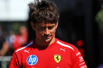 Ngenes! Mobil Rusak 4 Lap Jelang Finis, Charles Leclerc Akui Kalah Kelas dari Lewis Hamilton