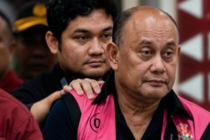Penampakan Mantan Kepala BGN Dadan Hindayana Pakai Rompi Pink, Resmi Ditahan Kejagung
