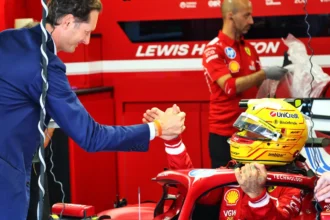 Dulu Disuruh "Jangan Banyak Bacot", Kini Lewis Hamilton Dipuji Setinggi Langit oleh Bos Ferrari