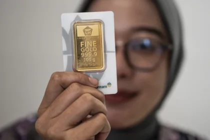 Emas Antam Loyo Lagi, Harga Anjlok ke Rp2,73 Juta per Gram, Waktunya Borong?