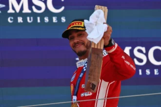 Lewis Hamilton Akui Merinding Lihat Euforia Kemenangan Pertamanya untuk Ferrari