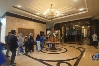 Besok Dikosongkan, Hotel Sultan Hari Ini Dijaga Ketat Truk Taktis Sambil Tetap Layani Tamu Terakhir