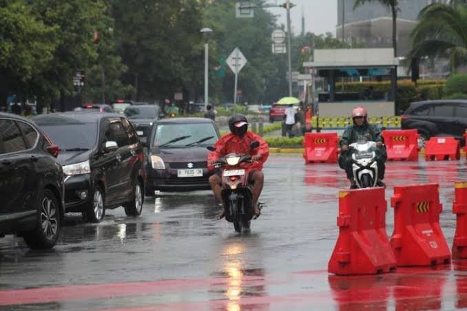 Cuaca Jakarta Hari Ini Didominasi Berawan Tebal, Hujan Ringan Sore