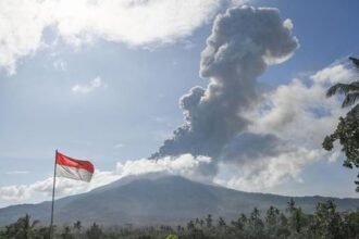Gunung Lewotobi Laki-Laki