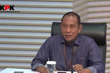 KPK menetapkan Wakil Menteri Imigrasi dan Pemasyarakatan Silmy Karim sebagai tersangka kasus dugaan pemerasan pengurusan izin tinggal WNA setelah operasi tangkap tangan yang dilakukan pada awal Juni 2026.