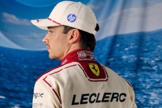 Desain Mirip Bendera Negara, Charles Leclerc Pakai Wearpack Putih Khusus di F1 GP Monaco