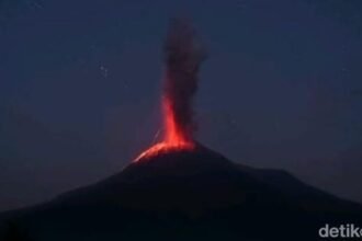 Gunung Lewotobi Laki-laki Erupsi Lagi Malam ini, Warga 8 Desa Ini Diminta Waspada Banjir Lahar