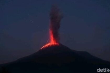 Gunung Lewotobi Laki-laki Erupsi Lagi Malam ini, Warga 8 Desa Ini Diminta Waspada Banjir Lahar