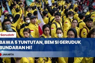 Pecah di Bundaran HI! Ribuan Mahasiswa BEM SI Gelar Demo Besar Kritik Kondisi Ekonomi Nasional