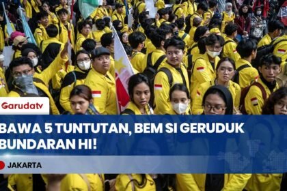 Aksi BEM SI di Bundaran HI Bahas Tantangan Ekonomi yang Dihadapi Masyarakat