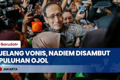 Suasana Haru di PN Tipikor! Nadiem Makarim Menangis Dipeluk Puluhan Mitra Gojek Sebelum Sidang Vonis