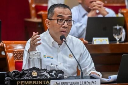 Bukan Kejar Pangkat, Mendiktisaintek Ungkap 4 Pemalsu Riset Internasional Cuma Incar 'Travel Grant'