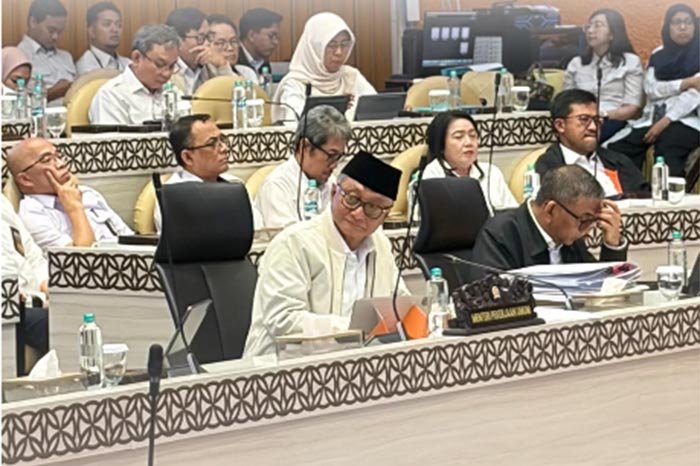 Komisi V DPR RI menyetujui pagu indikatif Kementerian PU Tahun Anggaran 2027 sebesar Rp98,47 triliun dengan fokus pada pembangunan infrastruktur dasar, prasarana strategis, serta program berbasis masyarakat.