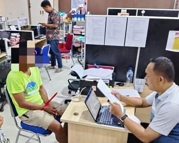 Viral Aksi Kejar-kejaran di Atas Genteng, Pria Diduga Pemerkosa Bocah 12 Tahun Ditangkap