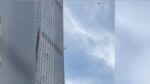 Detik-detik Pesawat Ringan Hantam Gedung 108 Lantai di Beijing, Saksi Dipaksa Hapus Video