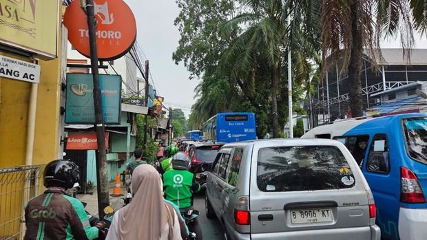 Imbas Tiket Gratis HUT Jakarta, Jalan Menuju Ragunan Macet Parah, Antrean Mengular 1,5 Km