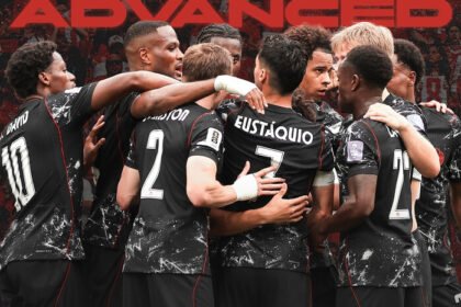 Stephen Eustaquio menjadi pahlawan kemenangan Kanada setelah mencetak gol pada masa injury time yang memastikan kemenangan 1-0 atas Afrika Selatan dan membawa timnya melaju ke babak 16 besar Piala Dunia 2026.