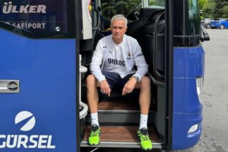 José Mourinho bisa jadi batu sandungan bagi PSG untuk mendatangkan bintang muda Portugal yang tinggal selangkah lagi terealisasi. (Foto: @mourinho)