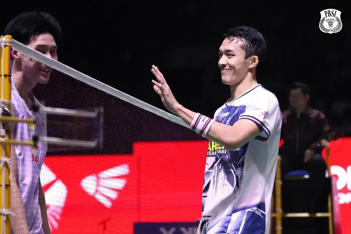 Jonatan Christie merayakan kemenangan usai menundukkan Panitchaphon Teeraratsakul pada semifinal Indonesia Open 2026 di Istora Senayan, Jakarta, Sabtu (6/6/2026).