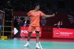 Alwi Farhan menunjukkan performa matang saat menaklukkan Lakshya Sen dua gim langsung pada babak pertama Indonesia Open 2026, sekaligus memastikan langkah ke 16 besar di hadapan pendukung tuan rumah.