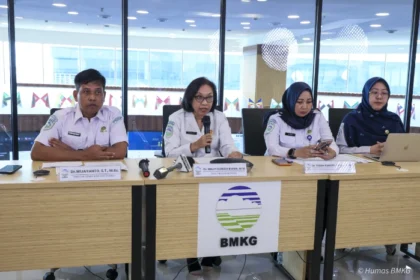 Gempa M6,7 Sulawesi Tengah yang dipicu aktivitas Sesar Sausu mengguncang Palu dan Parigi Moutong pada 16 Juni 2026. BMKG memastikan gempa dangkal tersebut tidak berpotensi tsunami meski telah terjadi 20 gempa susulan.