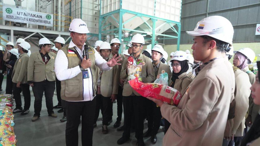 Bulog Buka Gudang untuk Mahasiswa UGM, Dirut: 'Mahasiswa Harus Lihat Langsung Pengelolaan CBP' 12 Bulog Buka Gudang untuk Mahasiswa UGM, Dirut: 'Mahasiswa Harus Lihat Langsung Pengelolaan CBP'