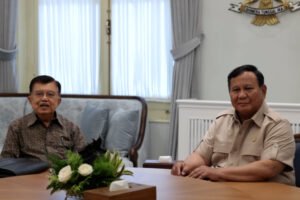 Presiden Prabowo Subianto menerima kunjungan Jusuf Kalla di Istana Kepresidenan Jakarta untuk membahas percepatan pembangunan energi hijau dan penguatan swasembada energi nasional guna mendukung target pertumbuhan ekonomi 8 persen.