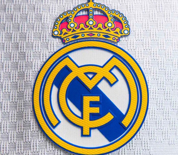 Real Madrid dikabarkan membidik tiga striker berbiaya rendah untuk memperkuat lini depan di era baru Jose Mourinho.