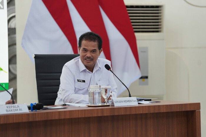 Pemerintah memperkuat strategi menghadapi musim kemarau 2026 melalui percepatan tanam, teknologi hemat air, dan distribusi 57 ribu pompa air guna menjaga produktivitas pertanian nasional.