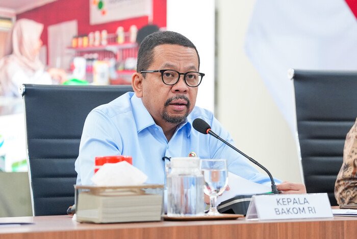 Transformasi budaya kerja ASN melalui kebijakan WFH satu hari per pekan mempercepat digitalisasi birokrasi, meningkatkan penggunaan tanda tangan elektronik, serta memperkuat efektivitas pelayanan publik.