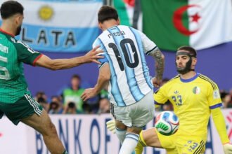 Keluarga Lionel Messi merilis pernyataan resmi untuk menanggapi spekulasi media terkait kondisi kesehatan Jorge Messi usai momen emosional sang kapten di Piala Dunia 2026.