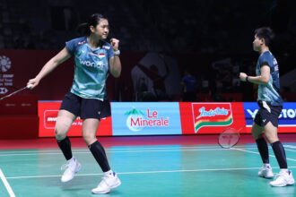 Tiwi/Fadia tampil impresif dengan menyingkirkan unggulan ketiga dan mengamankan tiket 16 besar Indonesia Open 2026 di Istora Senayan.