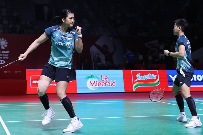 Tiwi/Fadia tampil impresif dengan menyingkirkan unggulan ketiga dan mengamankan tiket 16 besar Indonesia Open 2026 di Istora Senayan.
