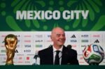 Presiden FIFA Gianni Infantino memberikan penjelasan terkait tiga isu panas menjelang kick-off Piala Dunia 2026, mulai dari keikutsertaan Iran, harga tiket yang menuai kritik, hingga masalah visa yang menimpa ofisial dan wasit.
