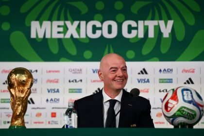 Presiden FIFA Gianni Infantino memberikan penjelasan terkait tiga isu panas menjelang kick-off Piala Dunia 2026, mulai dari keikutsertaan Iran, harga tiket yang menuai kritik, hingga masalah visa yang menimpa ofisial dan wasit.