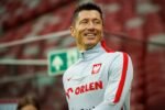 Robert Lewandowski menjadi salah satu nama paling panas di bursa transfer setelah berpisah dengan Barcelona dan membuka peluang melanjutkan karier di Liga Arab Saudi.