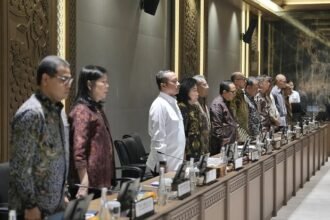 Mensesneg Prasetyo Hadi mengibaratkan pengelolaan ekonomi nasional seperti tim sepak bola yang membutuhkan koordinasi antarlembaga agar setiap kebijakan saling mendukung di tengah ketidakpastian ekonomi global.
