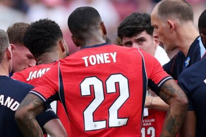 Ivan Toney mencuri perhatian setelah mencetak hat-trick saat Timnas Inggris mengalahkan Miami United FC 6-0 dalam laga uji coba tertutup menjelang Piala Dunia 2026.