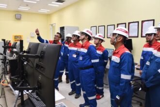 Wakil Direktur Utama Pertamina Oki Muraza meninjau sejumlah fasilitas energi strategis di Jawa untuk memperkuat sinergi hulu-hilir dan menjaga ketahanan energi nasional di tengah tingginya kebutuhan energi domestik.