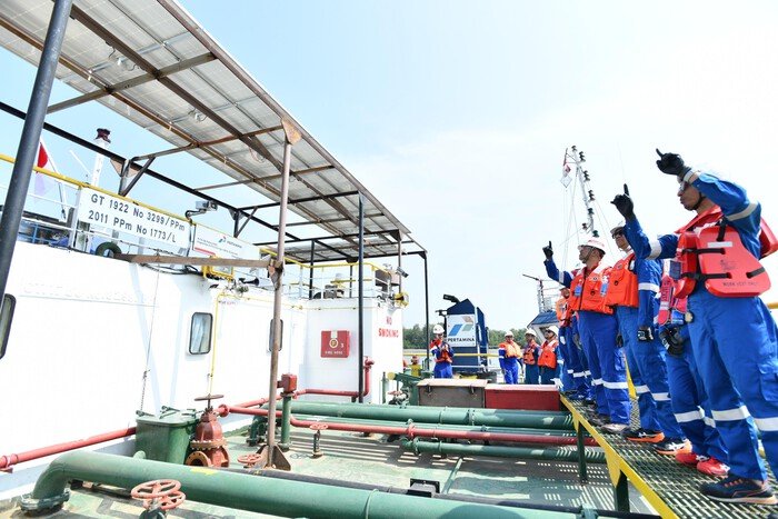 Perluas Pemanfaatan Energi Bersih di Kapal Pengangkut Minyak, Pertamina Pangkas Emisi 79 Ton Karbon per Tahun 12 Perluas Pemanfaatan Energi Bersih di Kapal Pengangkut Minyak, Pertamina Pangkas Emisi 79 Ton Karbon per Tahun