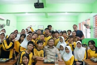 Survei terbaru Adidaya Institute menunjukkan Prabowo Subianto masih memimpin elektabilitas calon presiden 2029, sementara Dedi Mulyadi mulai mencuri perhatian sebagai figur dengan lonjakan dukungan yang signifikan.