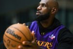 Golden State Warriors resmi mempertahankan Kristaps Porzingis dengan kontrak baru senilai sekitar Rp648 miliar sehingga peluang merekrut LeBron James kini semakin kecil.
