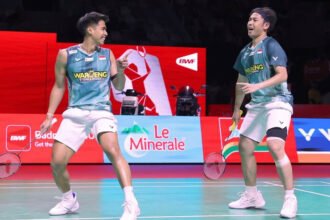 Sabar Gutama/Moh Reza Pahlevi Isfahani sukses mengamankan tiket semifinal Indonesia Open 2026 setelah menaklukkan pasangan China, Chen Boyang/Liu Yi, dua gim langsung di Istora Senayan.