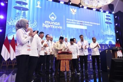 Presiden Prabowo Subianto menegaskan hilirisasi dan industrialisasi sebagai strategi utama Indonesia menuju kekuatan ekonomi dunia dalam Munas HIPMI di Lampung.