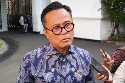 Danantara dan pemerintah menegaskan kabar yang menyebut pemilik tabungan di atas Rp3 miliar wajib membeli Merah Putih Bond adalah hoaks, sementara instrumen investasi baru tersebut dipastikan bersifat sukarela.