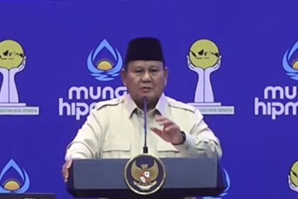 Presiden Prabowo Subianto menegaskan komitmennya mendukung produk dalam negeri dengan menggunakan kendaraan taktis Maung sebagai kendaraan resmi dalam aktivitas kenegaraan.