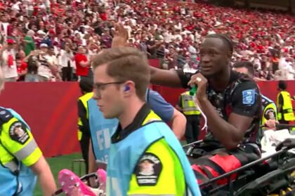Ismael Koné tumbang usai tekel keras di laga Kanada vs Qatar Piala Dunia 2026.