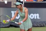 Alexandra Eala membuat kejutan besar dengan menyingkirkan Elena Rybakina di Berlin Open 2026.