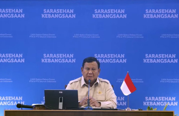 Presiden Prabowo menegaskan perguruan tinggi harus menjadi pusat lahirnya inovasi dan solusi bagi pembangunan nasional melalui penguatan kolaborasi antara pemerintah dan akademisi.